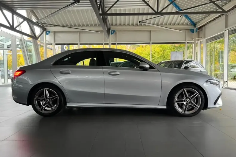 Mercedes-Benz A 180 din 2024 cu 11.651 km - oferta MER137054 - foto 4