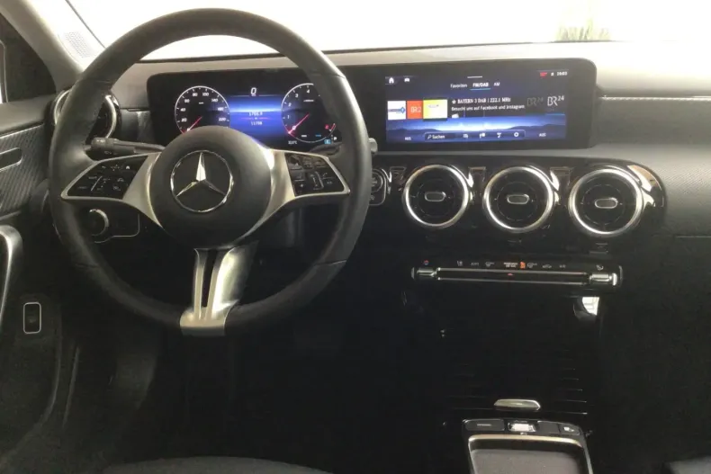 Mercedes-Benz A 180 din 2024 cu 11.698 km - oferta MER137057 - foto 6