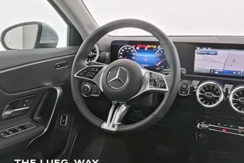 Mercedes-Benz A 200 din 2024 cu 9.721 km - oferta MER137059 - foto 4