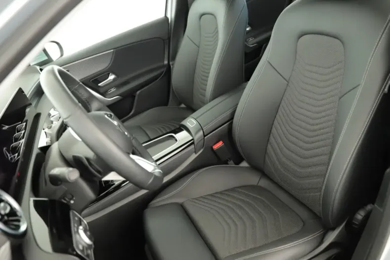 Mercedes-Benz A 180 din 2024 cu 3.500 km - oferta MER137060 - foto 11