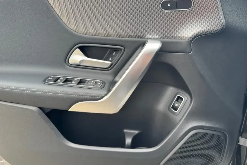 Mercedes-Benz A 180 din 2024 cu 11.959 km - oferta MER137065 - foto 5