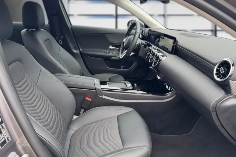 Mercedes-Benz A 180 din 2024 cu 11.959 km - oferta MER137065 - foto 11