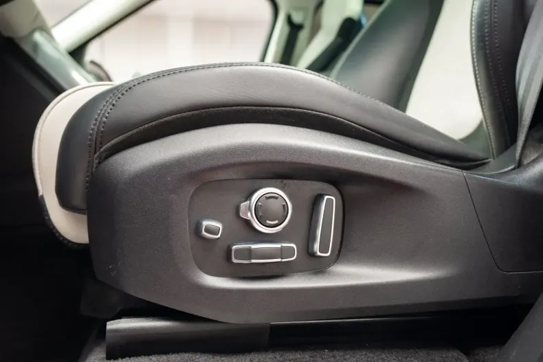 Land Rover Range Rover din 2021 cu 31.807 km - oferta LAN137103 - foto 10