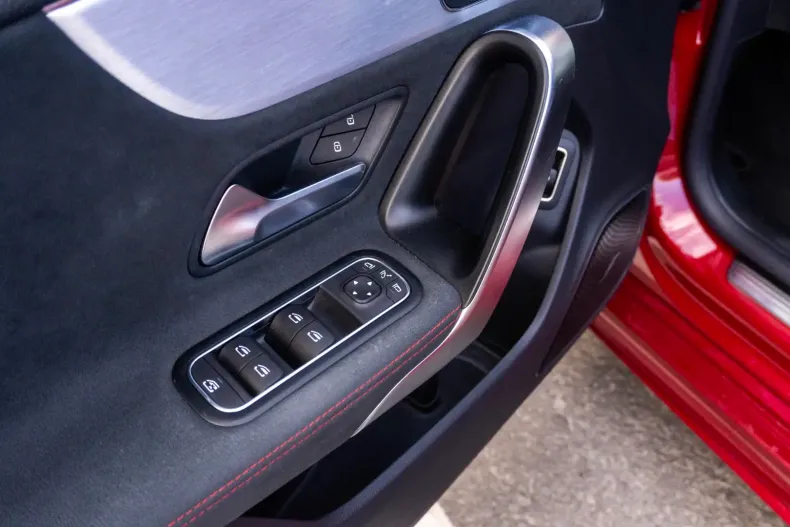 Mercedes-Benz CLA 200 din 2023 cu 22.000 km - oferta MER137124 - foto 12