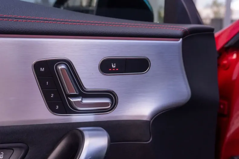 Mercedes-Benz CLA 200 din 2023 cu 22.000 km - oferta MER137124 - foto 13