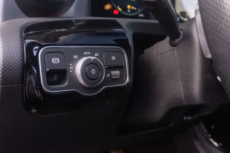 Mercedes-Benz CLA 200 din 2023 cu 22.000 km - oferta MER137124 - foto 15