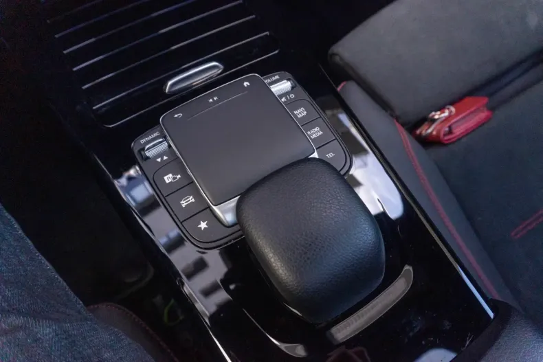 Mercedes-Benz CLA 200 din 2023 cu 22.000 km - oferta MER137124 - foto 28