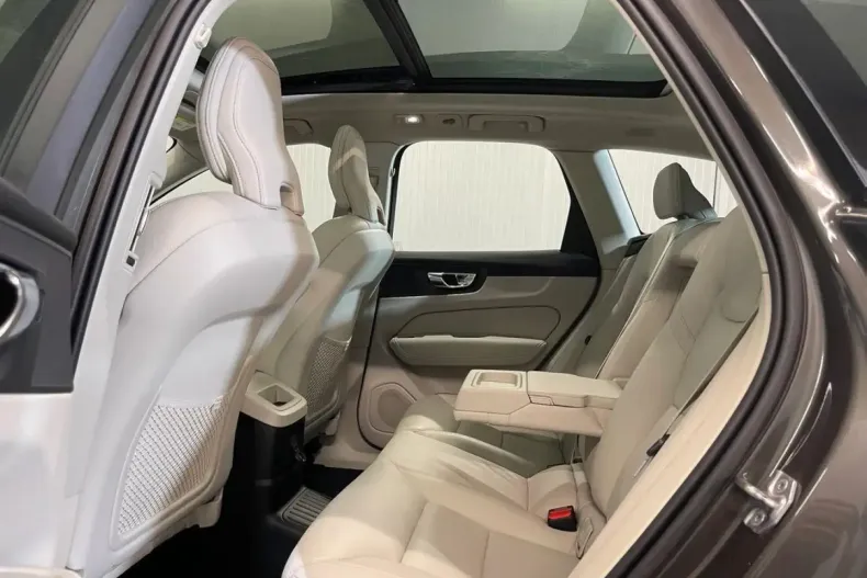 Volvo XC60 din 2021 cu 97.395 km - oferta VOL137127 - foto 12