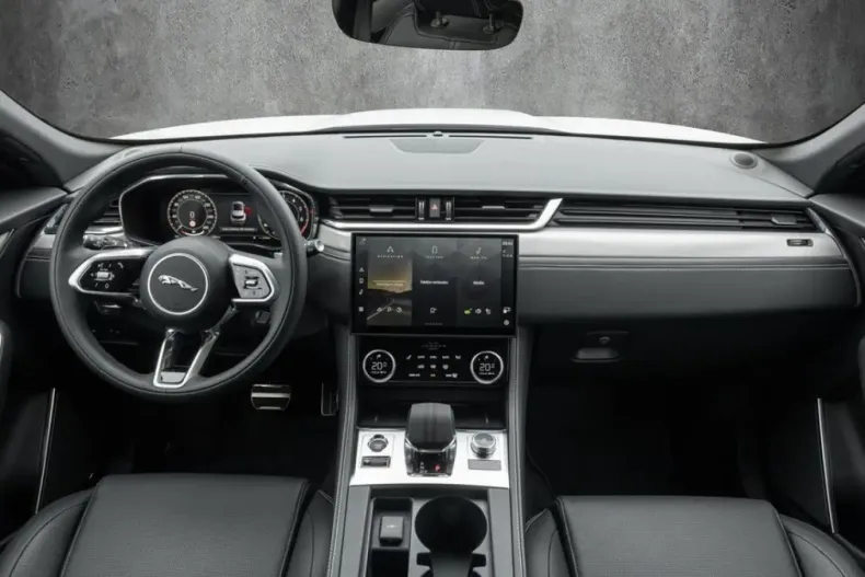 Jaguar F-Pace din 2024 cu 18.601 km - oferta JAG137190 - foto 4