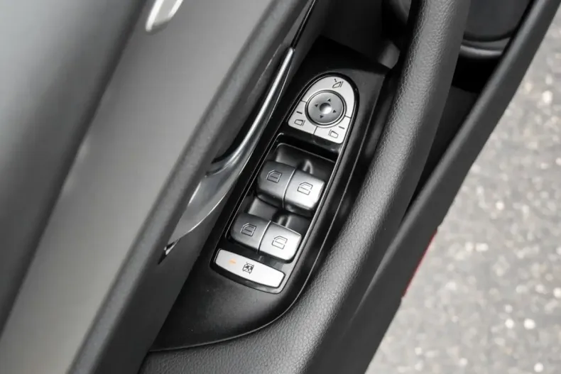 Mercedes-Benz E 220 din 2022 cu 79.664 km - oferta MER137193 - foto 13