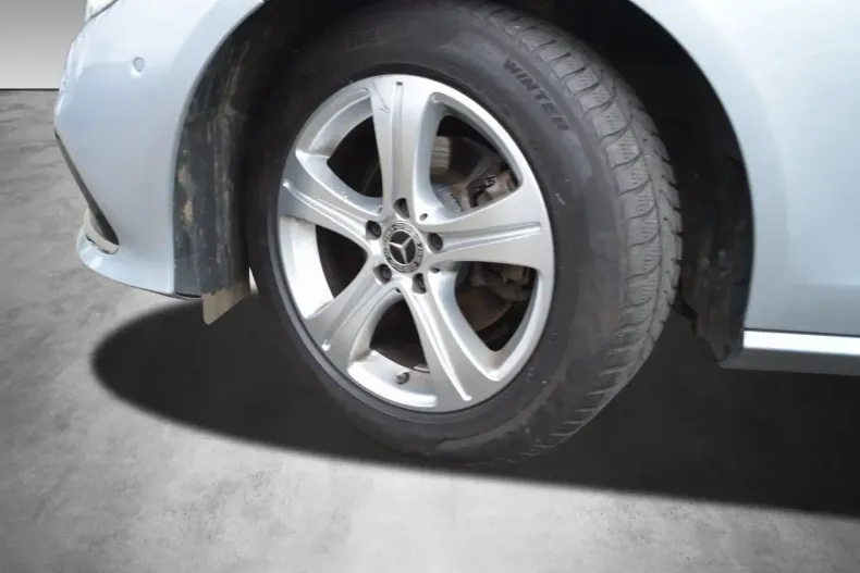 Mercedes-Benz E 220 din 2021 cu 80.000 km - oferta MER137194 - foto 9