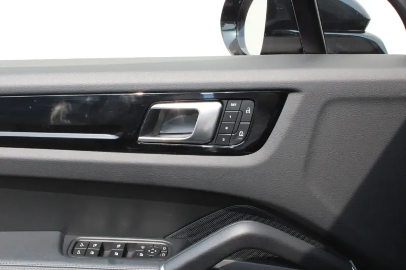 Porsche Cayenne din 2022 cu 67.899 km - oferta POR137200 - foto 11