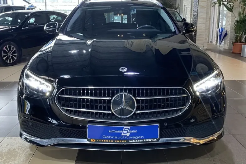Mercedes-Benz E 220 din 2022 cu 82.488 km - oferta MER137203 - foto 1