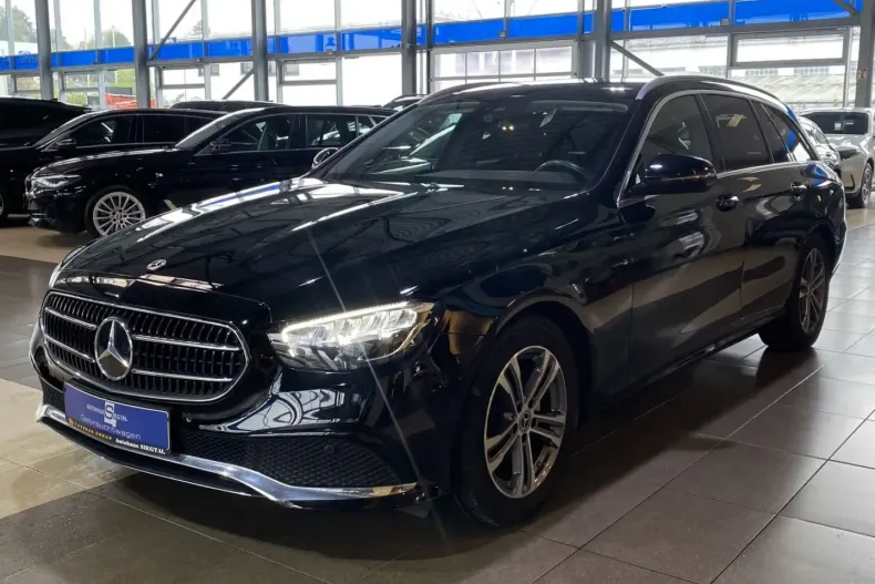 Mercedes-Benz E 220 din 2022 cu 82.488 km - oferta MER137203 - foto 3