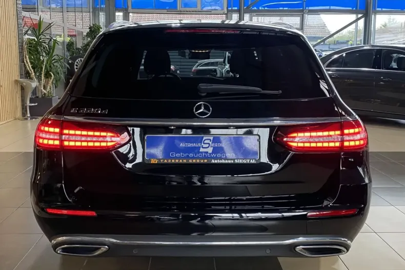 Mercedes-Benz E 220 din 2022 cu 82.488 km - oferta MER137203 - foto 5