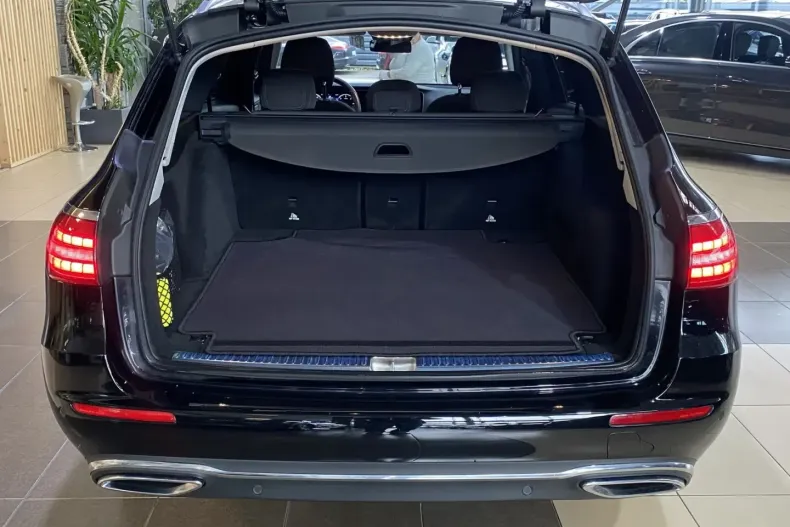 Mercedes-Benz E 220 din 2022 cu 82.488 km - oferta MER137203 - foto 6