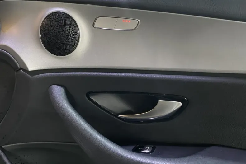 Mercedes-Benz E 220 din 2022 cu 82.488 km - oferta MER137203 - foto 19