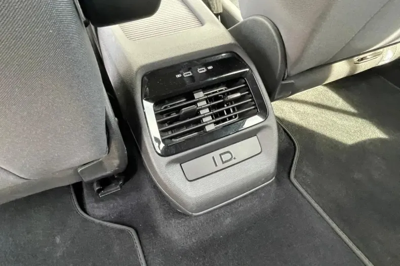 Volkswagen ID.4 din 2023 cu 18.835 km - oferta VOL137347 - foto 11