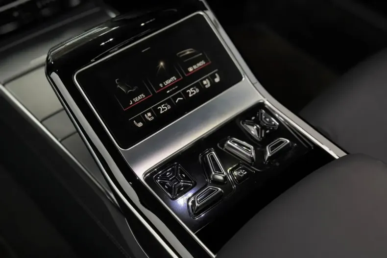 Audi A8 din 2022 cu 60.600 km - oferta AUD137349 - foto 17