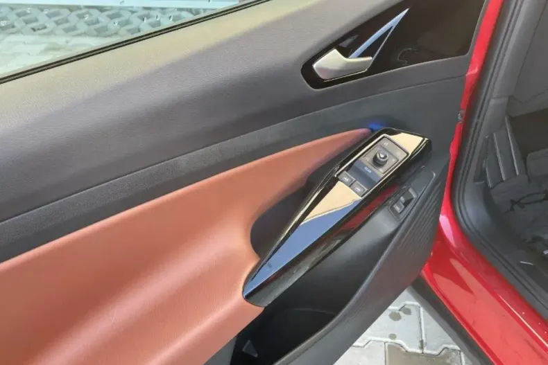 Volkswagen ID.4 din 2023 cu 9.192 km - oferta VOL137351 - foto 6