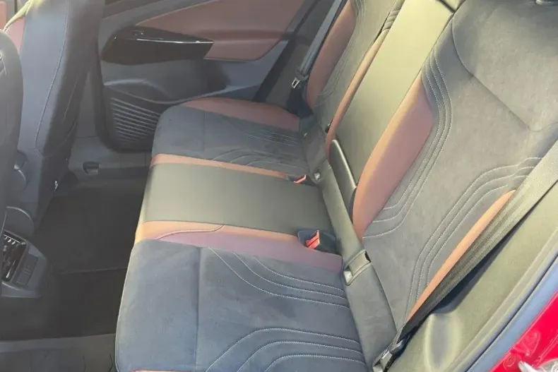 Volkswagen ID.4 din 2023 cu 9.192 km - oferta VOL137351 - foto 10