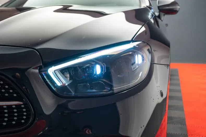 Mercedes-Benz E 220 din 2021 cu 57.039 km - oferta MER137353 - foto 2