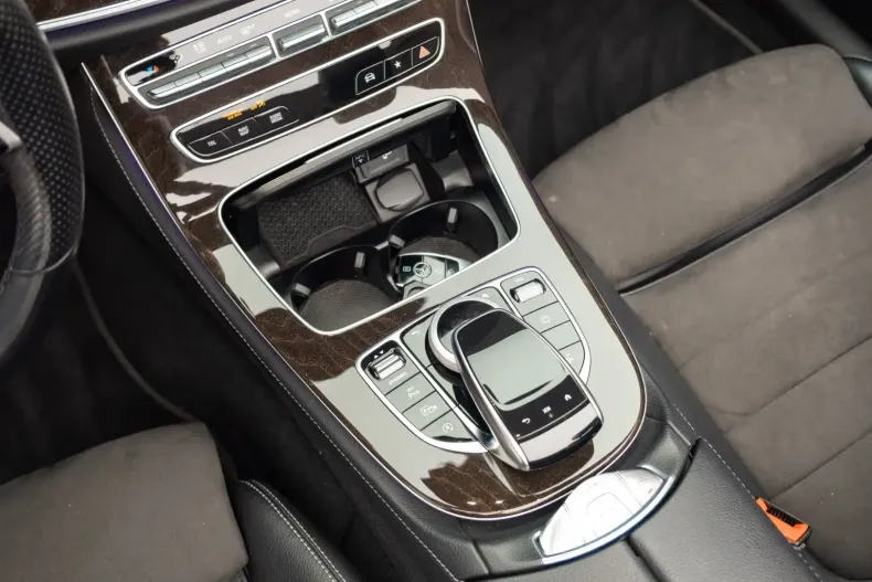 Mercedes-Benz E 220 din 2021 cu 57.039 km - oferta MER137353 - foto 30