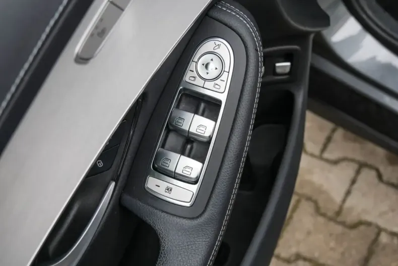 Mercedes-Benz GLC 300 din 2022 cu 45.500 km - oferta MER137359 - foto 11