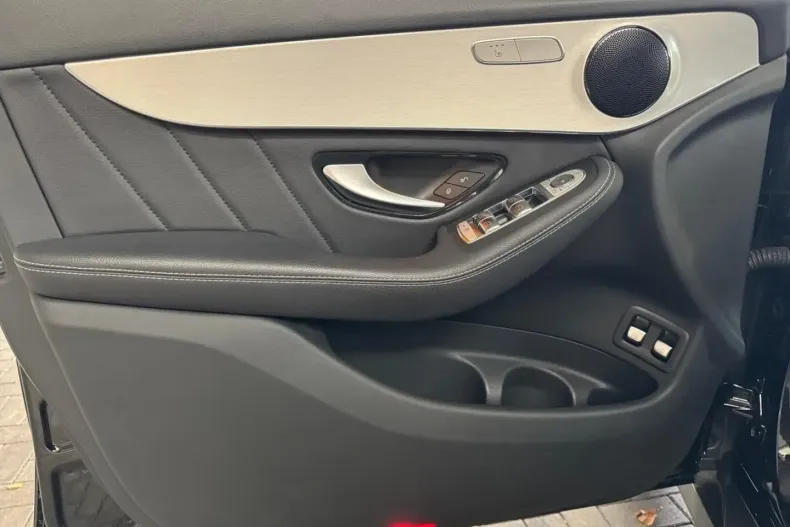 Mercedes-Benz GLC 300 din 2021 cu 39.595 km - oferta MER137363 - foto 13