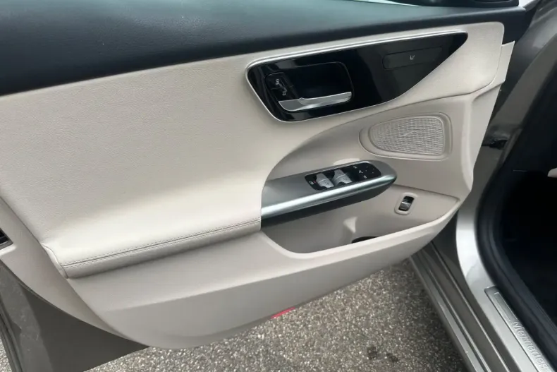 Mercedes-Benz C 200 din 2023 cu 45.830 km - oferta MER137390 - foto 4