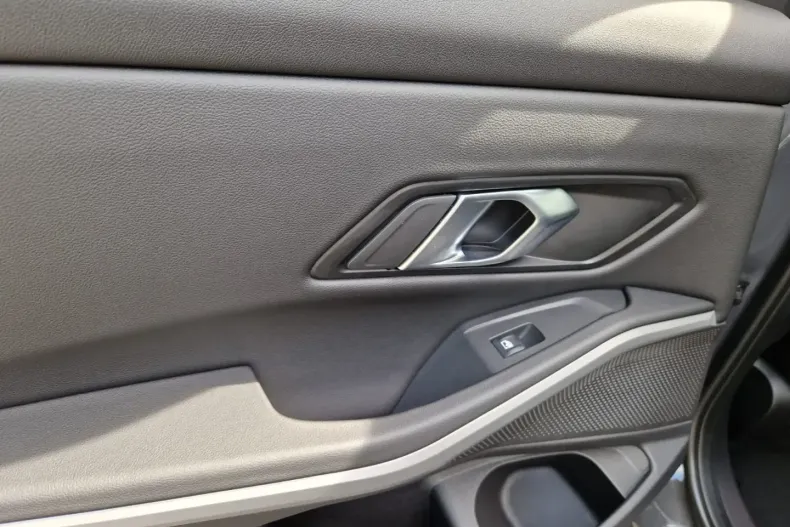 BMW 320 din 2024 cu 41 km - oferta BMW137490 - foto 25