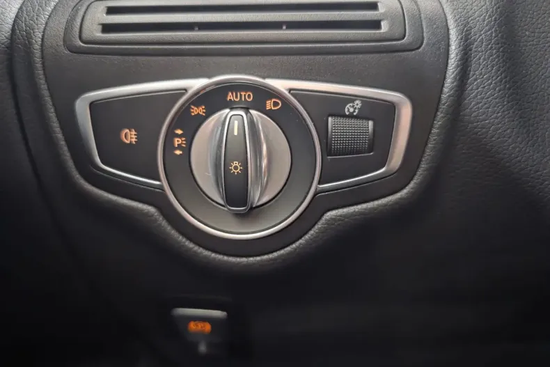 Mercedes-Benz GLC 220 din 2021 cu 56.933 km - oferta MER137495 - foto 11