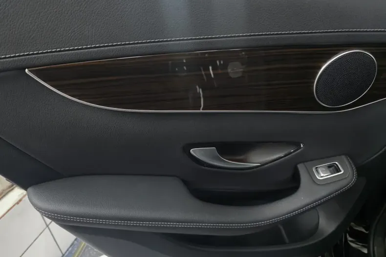 Mercedes-Benz GLC 220 din 2021 cu 56.933 km - oferta MER137495 - foto 24