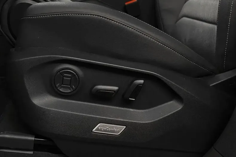 Volkswagen Touareg din 2023 cu 44.000 km - oferta VOL137521 - foto 28