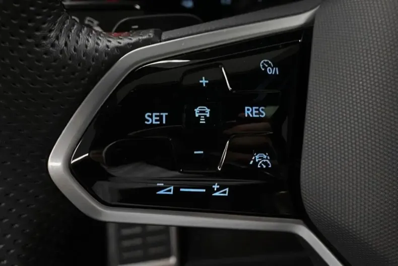 Volkswagen Touareg din 2023 cu 44.000 km - oferta VOL137521 - foto 34