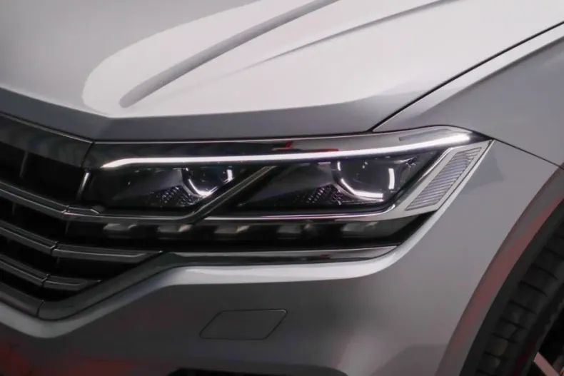 Volkswagen Touareg din 2021 cu 87.666 km - oferta VOL137539 - foto 10