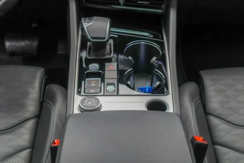 Volkswagen Touareg din 2021 cu 87.666 km - oferta VOL137539 - foto 32