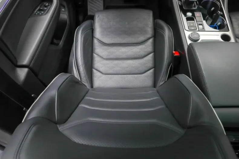 Volkswagen Touareg din 2021 cu 87.666 km - oferta VOL137539 - foto 38