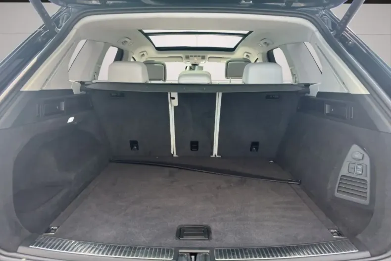 Volkswagen Touareg din 2022 cu 53.554 km - oferta VOL137557 - foto 6