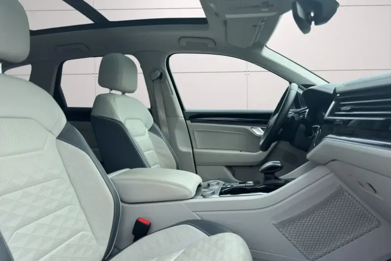 Volkswagen Touareg din 2022 cu 53.554 km - oferta VOL137557 - foto 10