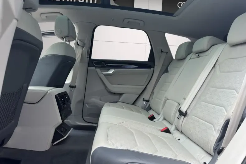 Volkswagen Touareg din 2022 cu 53.554 km - oferta VOL137557 - foto 14