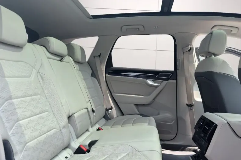 Volkswagen Touareg din 2022 cu 53.554 km - oferta VOL137557 - foto 15