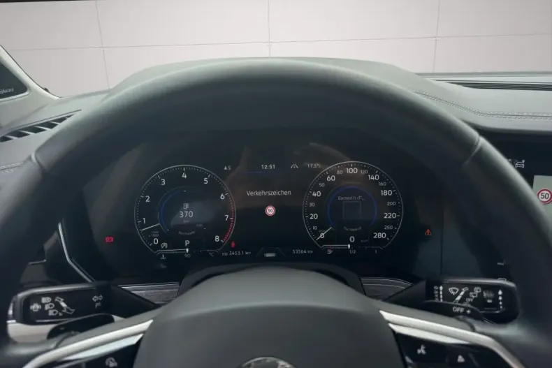 Volkswagen Touareg din 2022 cu 53.554 km - oferta VOL137557 - foto 16