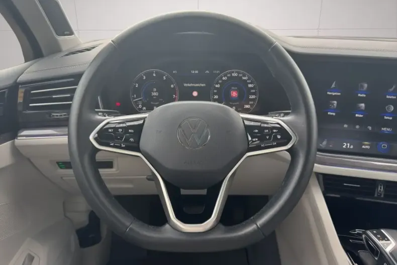 Volkswagen Touareg din 2022 cu 53.554 km - oferta VOL137557 - foto 17