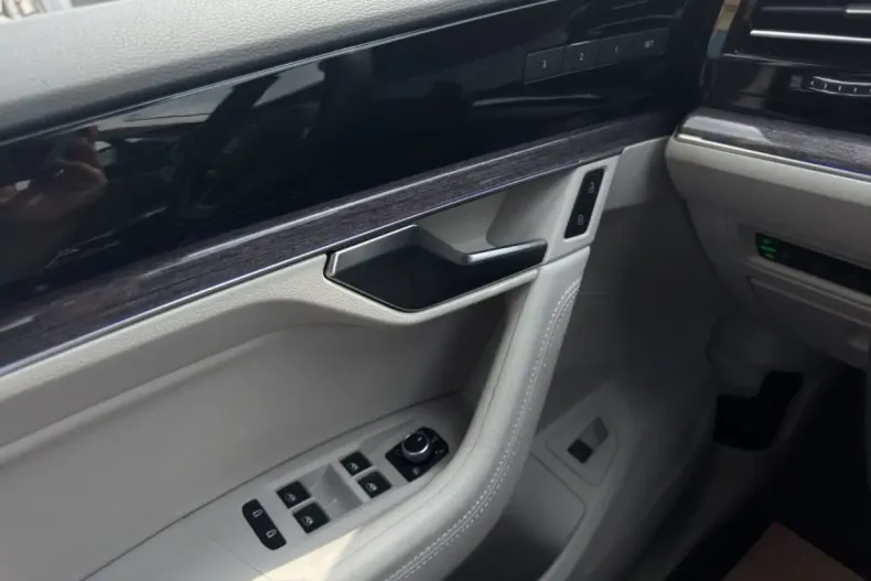 Volkswagen Touareg din 2022 cu 53.554 km - oferta VOL137557 - foto 18