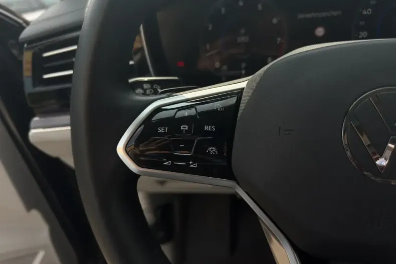 Volkswagen Touareg din 2022 cu 53.554 km - oferta VOL137557 - foto 23