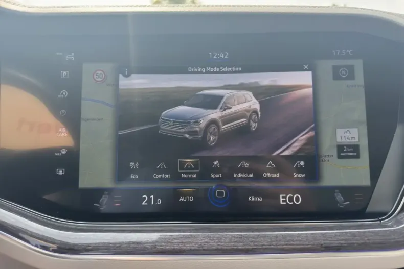 Volkswagen Touareg din 2022 cu 53.554 km - oferta VOL137557 - foto 25