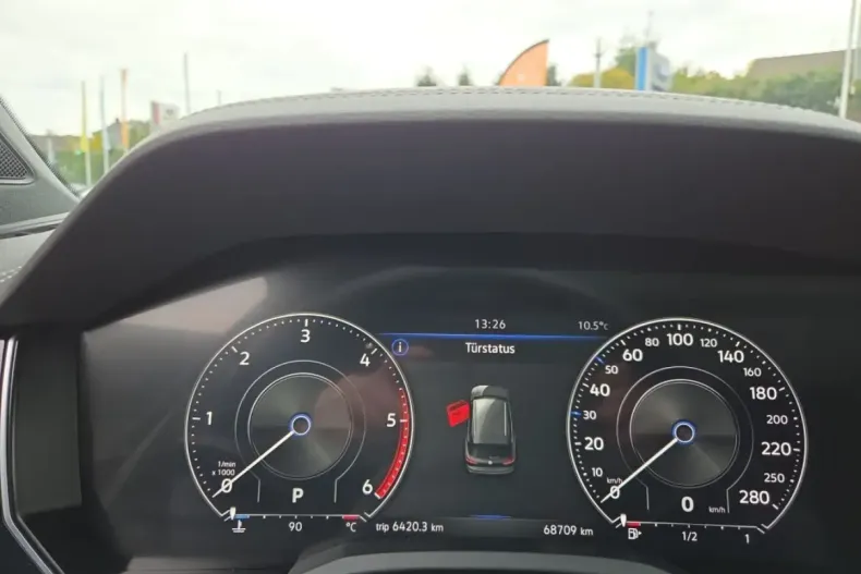 Volkswagen Touareg din 2021 cu 68.709 km - oferta VOL137558 - foto 16