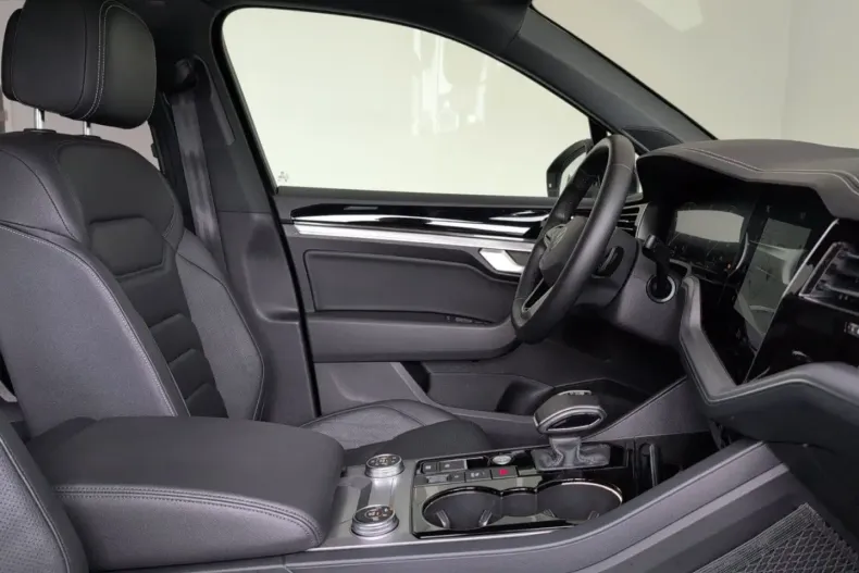 Volkswagen Touareg din 2022 cu 64.688 km - oferta VOL137559 - foto 21