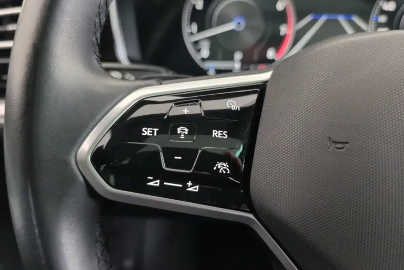 Volkswagen Touareg din 2022 cu 64.688 km - oferta VOL137559 - foto 25